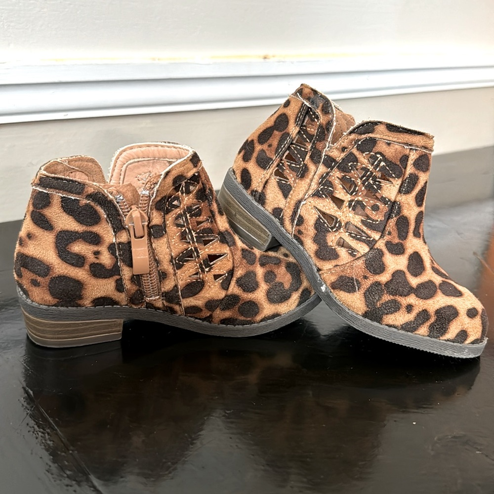 BRAND NEW Sitos Toddler Shoe